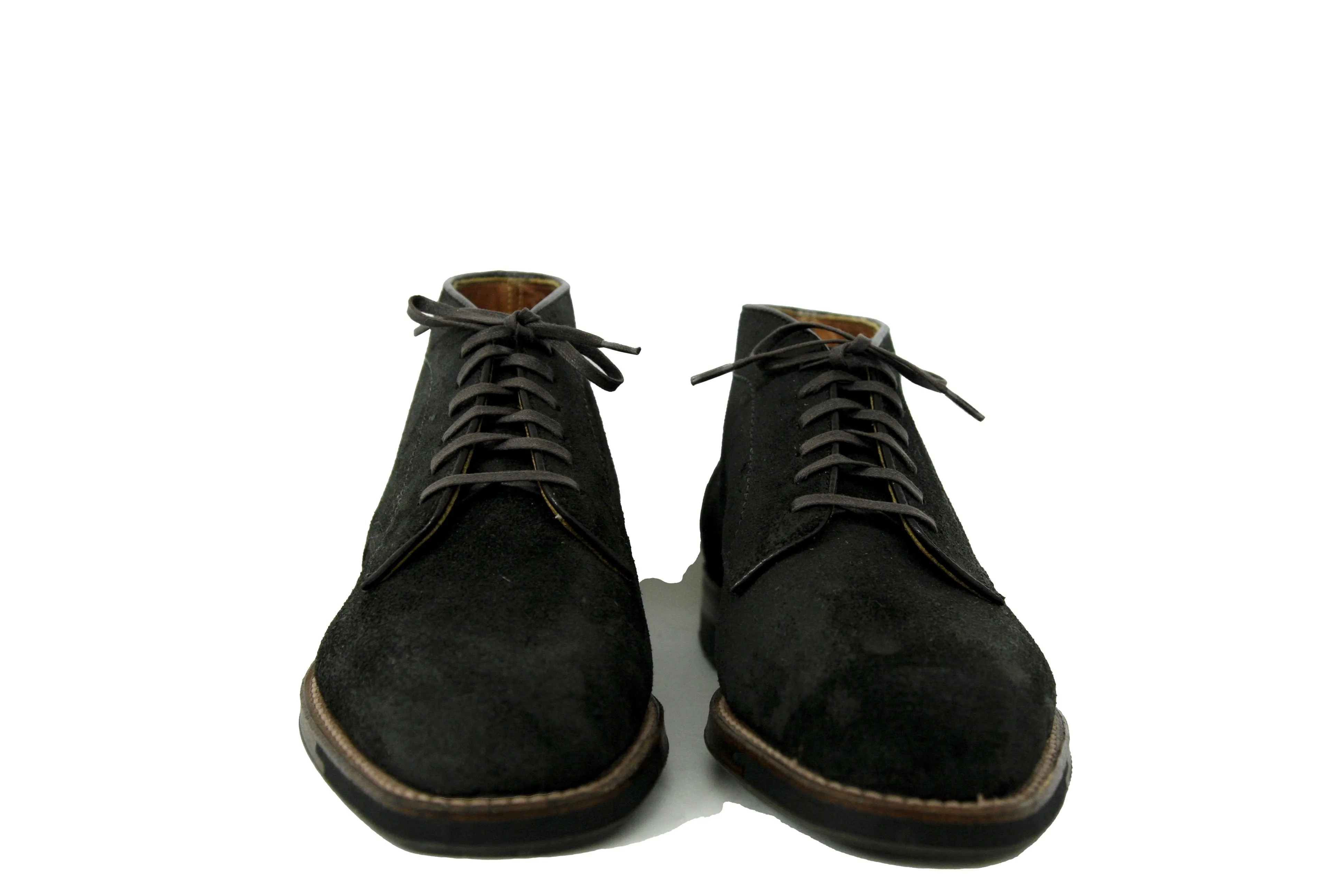 Alden Six Eyelet Rough Out Suede Chukka